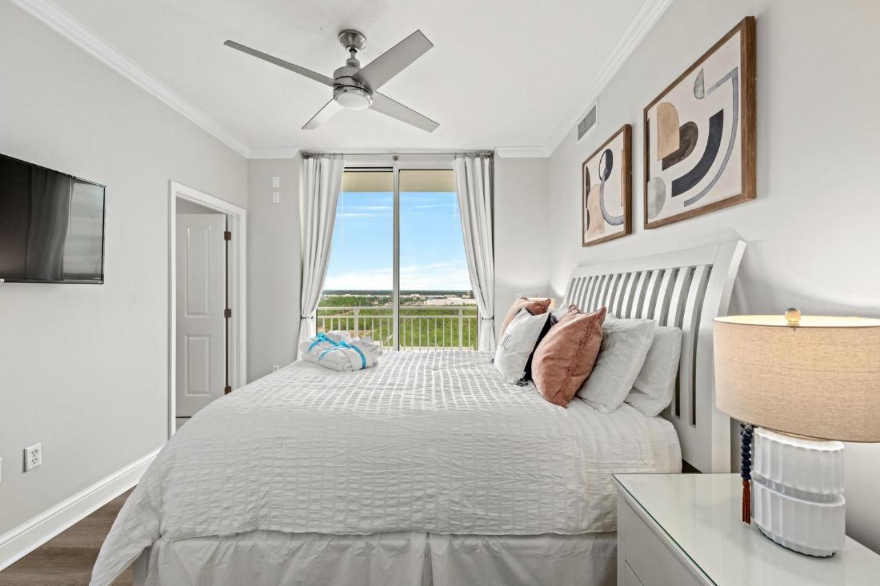 Luxury Beachfront W/ 2 Balconies! Sleeps 8! Walk To Pier Park! Holiday home Panama City Beach