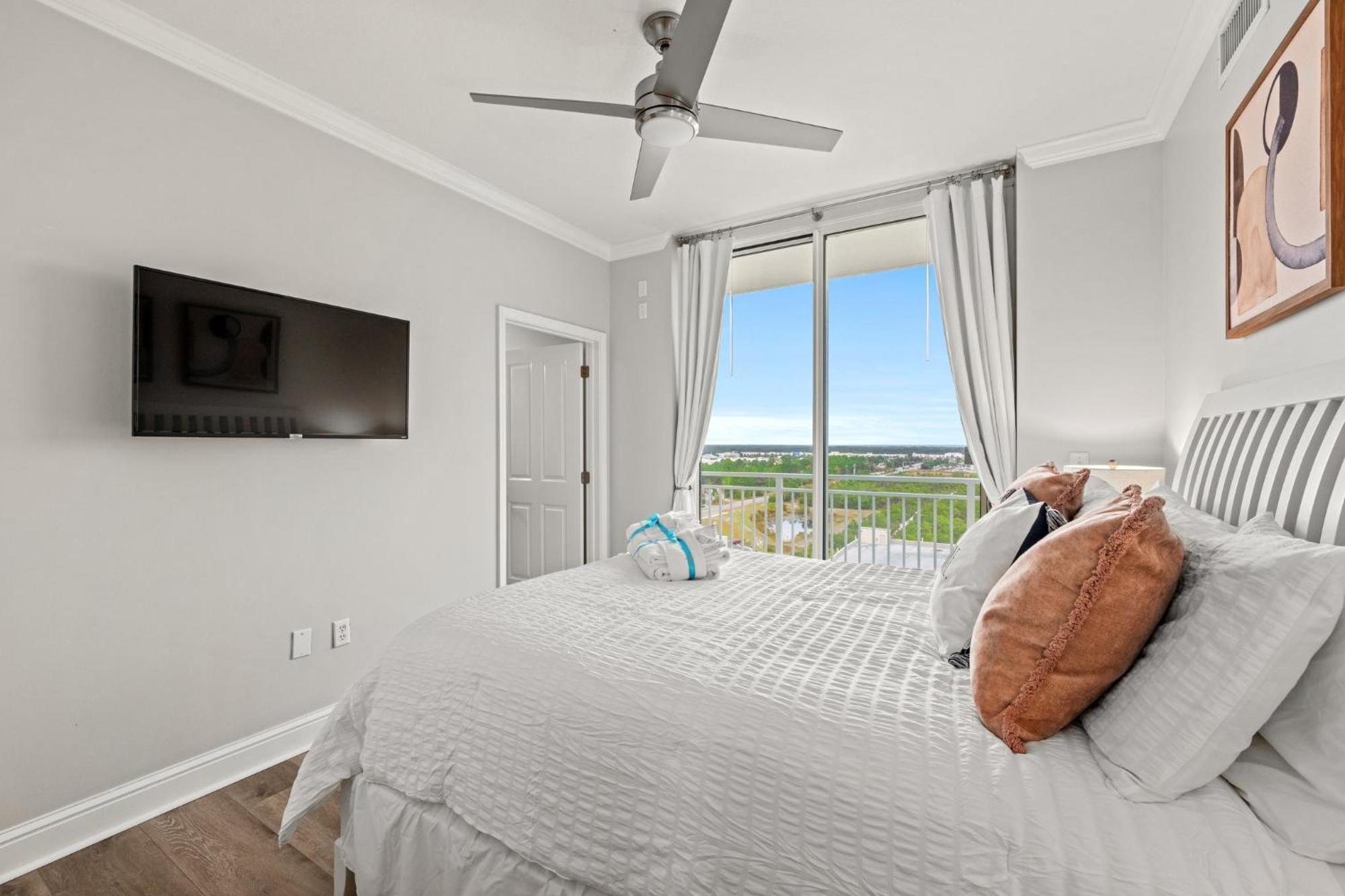 Luxury Beachfront W/ 2 Balconies! Sleeps 8! Walk To Pier Park!